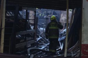 Se conoció la identidad del hombre que murió en el incendio de la bodega de madera en el Centro de Medellín