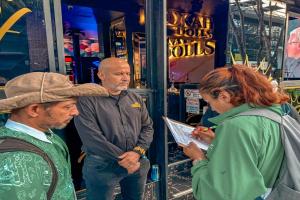 la Alcaldía de Medellín abrió convocatoria para 300 bares y discotecas participen en la estrategia de prevención y control del ruido
