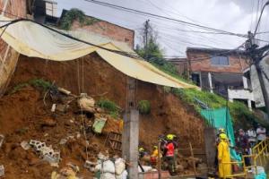 Un obrero muerto y otro herido dejó colapso de obra en Buenos Aires, Medellín 