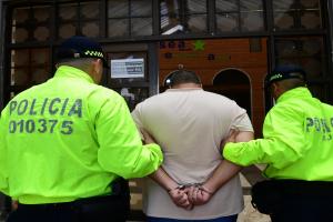La Policía capturó en Envigado, Antioquia, a un hombre señalado de abusar sexualmente de tres personas de su núcleo familiar, entre ellas su hija de 7 años de edad