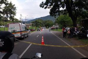 Siniestro en Girardota: Camión embiste moto y niña de 6 años murió en la vía