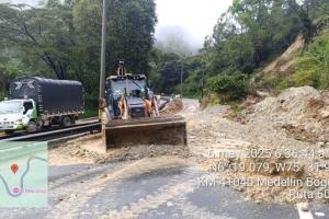 Deslizamiento de tierra en la vía Medellín - Bogotá 
