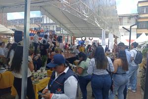 Feria de emprendimiento en Maceo 