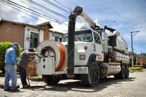 Mantenimiento del sistema de alcantarillado en La Ceja, Antioquia