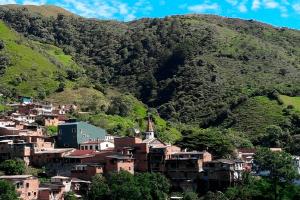 Concejales de Briceño enfrentan cargos por presuntas expresiones injuriosas contra una corporada durante sesión oficial