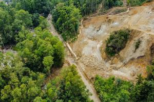 Corantioquia impone medida preventiva sobre predio afectado por deslizamiento en Los Balsos