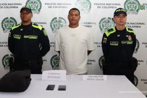Judicializan a policía por homicidio agravado: lo acusan de acechar y matar al novio de su ex en Pueblorrico