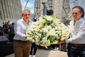 Alcalde de Medellín y gobernador de Antioquia conformaron asistencia a las exequias del senador Miguel Uribe Turbay