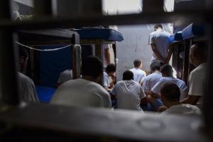 Denuncian que 60 reclusos con tuberculosis fueron trasladados a patios con población sana en cárcel de Puerto Triunfo