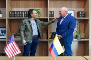 Alcalde de Medellín, Federico Gutiérrez con el Estados Unidos en Colombia, Jhon MacNamara