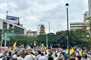 Movilización en Medellín por la defensa de Álvaro Uribe 