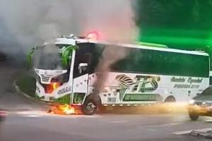Bus quemado en el barrio EL Poblado 