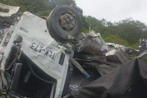 Conductor de camión vivió minutos de terror al quedarse sin frenos en Fredonia; salió ileso