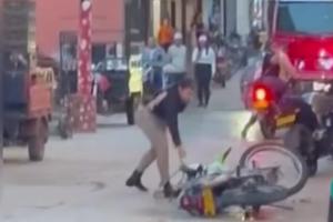 Mujer despechada no toleró que le terminaran y quemó la moto de su novio en San Roque, Antioquia  