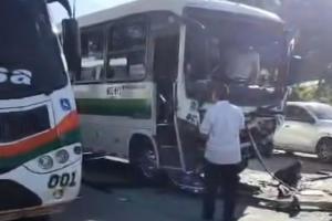 Accidente entre bus y camión de basura deja 20 heridos en la vía Barbosa–Girardota; investigan exceso de velocidad o falla mecánica
