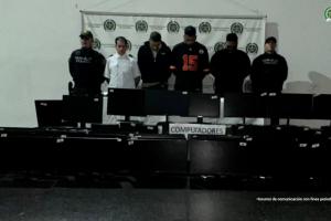 “Si no paga, lo matamos”: joven fue retenido por compañeros de trabajo que extorsionaron a su madre con audios de tortura 