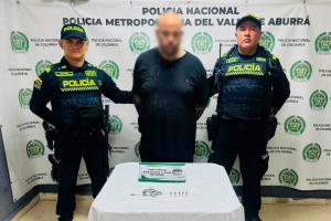 Estadounidense intentó escapar de la Policía en Laureles: portaba un revólver calibre 22 con cinco cartuchos 