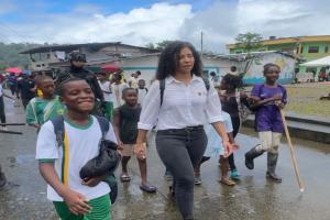Gobernadora de Chocó denuncia presencia de artefactos explosivos en entornos educativos de Sipí.