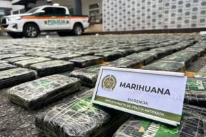 Incautan más de una tonelada de marihuana camuflada en un camión en Caldas; la droga está avaluada en más de mil millones de pesos