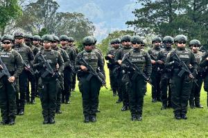 Llegan 480 hombres de grupos especiales a Medellín 