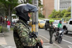 Con 1.022 casos de violencia de género en 2024, Medellín despliega más de 600 policías para Amor y Amistad