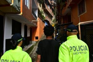 Aprehensión de un joven por el reto viral del "corte" en Medellín