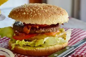 ¡Sin agua no hay hamburguesa! comerciantes de comida rápida, en alerta por corte a 1.1 millón de personas