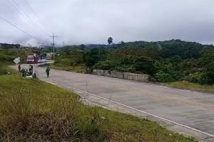 Sigue bloqueo en vía Quibdó Medellín