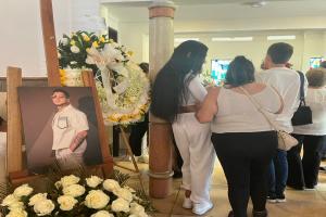 Con familiares y amigos fue despedido B-King en Medellín