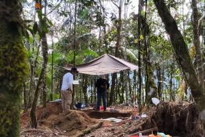 Hallazgo en fosa común 