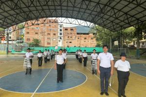 Invitaron a la banda marcial de abuelitos de Barbosa a tocar en el Carnaval de Barranquilla… pero no hay billete pa’ llegar