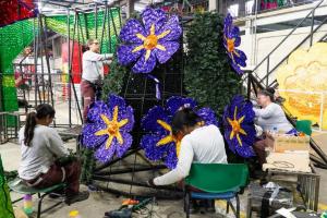 Alumbrados de Medellín tejidos por artesanos de EPM