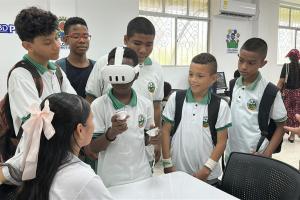 Jóvenes en Urabá buscar becas universitarias a través de laboratorios de robótica