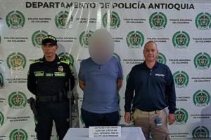 Caleño con circular azul de Interpol por extorsión fue capturado en aeropuerto de Rionegro 