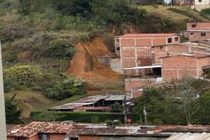 17 personas y tres mascotas evacuadas en Rionegro (Antioquia) por movimiento en masa