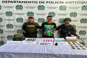 Golpe al Clan del Golfo en el suroeste antioqueño: autoridades localizaron tres depósitos ilegales de armas