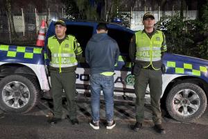 Cayó en Caldas un fugitivo con notificación azul de Interpol buscado por homicidio agravado y porte ilegal de armas
