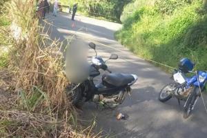 Hallan muertos a dos hombres; uno recolector de café, al lado de su moto en zona rural de Jardín