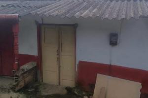 Las primeras indagaciones apuntan a que el crimen fue ejecutado por tres hombres que se desplazaban en motocicletas.