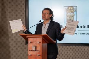 Alcalde de Medellín sobre acción judicial implementada contra decreto de Emergencia Económica