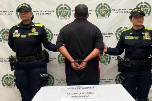 La víctima fue trasladada de urgencia a un centro asistencial cercano para una valoración médica detallada de sus lesiones.  