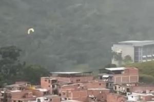 Aterrizaje de emergencia en Bello: Parapentistas se salvaron tras ser sorprendidos por una tormenta eléctrica