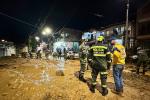 Más de 25 viviendas afectadas dejó el desbordamiento de una quebrada en el corregimiento de San Antonio de Prado en Medellín. Autoridades continúan atendiendo la emergencia.  