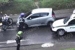 Vehículo escapando de accidente de tránsito, en Medellín