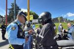 Rionegro continúa los operativos de Movilidad en el aeropuerto José María Córdova. 500 vehículos fueron verificados, de los cuales 5 recibieron comparendos
