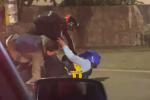 Guardia de tránsito fue brutalmente golpeado por motociclistas en Medellín