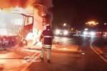 Dos personas murieron incineradas tras colisión de furgón y automóvil en la vía Frontino-Uramita, Antioquia