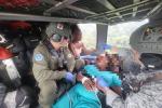 Mujer embarazada en estado crítico fue evacuada desde zona rural de Urrao hasta Medellín en una misión humanitaria