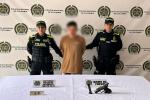 La policía capturó a dos personas cuando portaban armas de fuego 