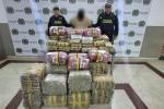 El cargamento contenía  242 kilogramos de marihuana y fue capturado un hombre de 30 años, quien conducía el vehículo.